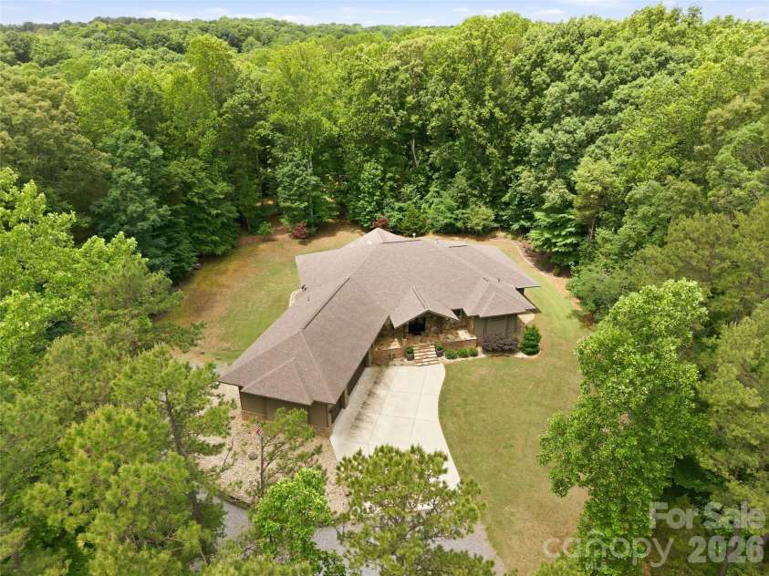 9860 Harvest Lane, Davidson, NC 28036.  MLS# CAR4386863, YatesRealty ID 31840. 