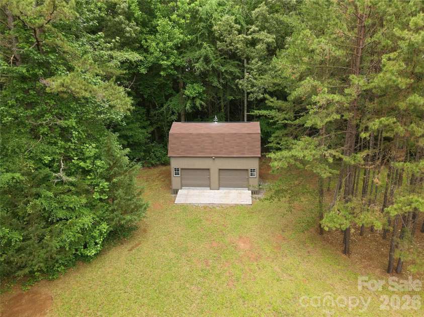 9860 Harvest Lane, Davidson, NC 28036.  MLS# CAR4386863, YatesRealty ID 31840. 