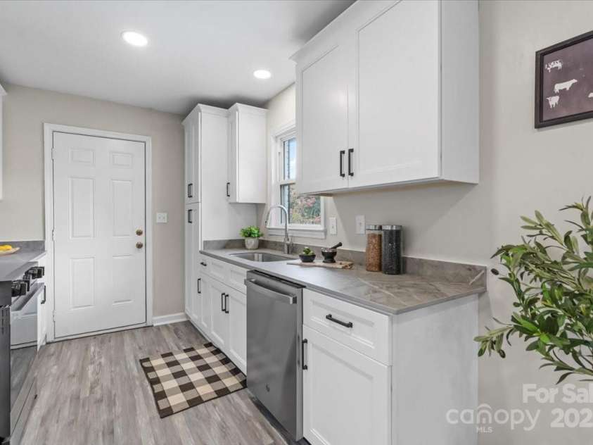 1645 Memorial Drive, Rock Hill, SC 29730.  MLS# CAR4287227, YatesRealty ID 31841. 