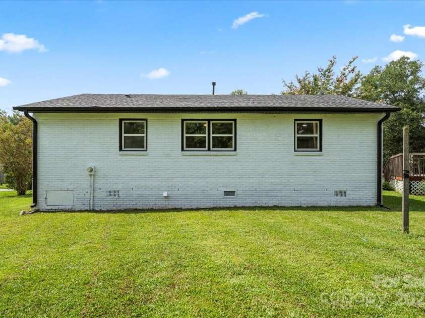 1645 Memorial Drive, Rock Hill, SC 29730.  MLS# CAR4287227, YatesRealty ID 31841. 