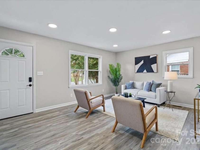 1645 Memorial Drive, Rock Hill, SC 29730.  MLS# CAR4287227, YatesRealty ID 31841. Front Entry - Bright and lots of natural light