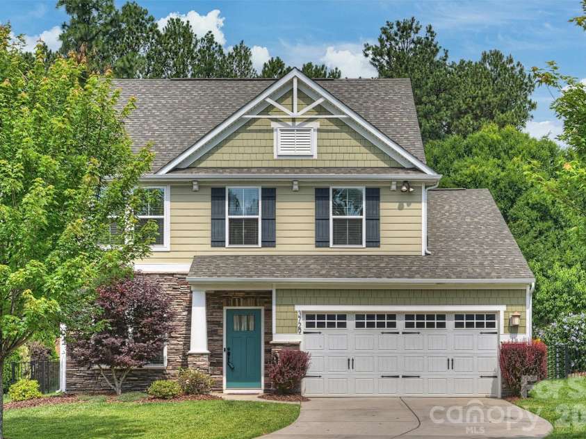 3729 Benseval Lane, Matthews, NC 28105.  MLS# CAR4382542, YatesRealty ID 31842. 3729 Benseval  Lane