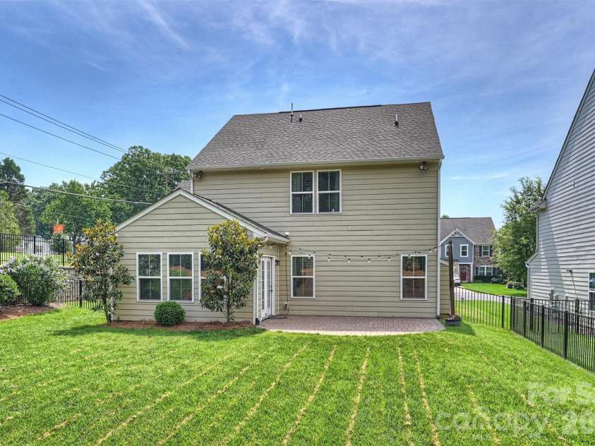 3729 Benseval Lane, Matthews, NC 28105.  MLS# CAR4382542, YatesRealty ID 31842. Everything is nice and neat.