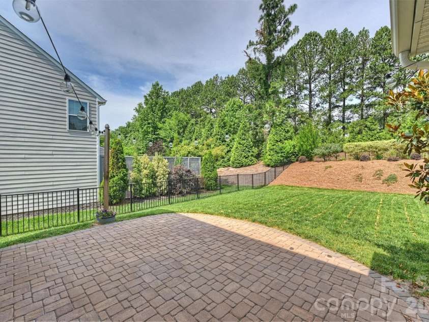 3729 Benseval Lane, Matthews, NC 28105.  MLS# CAR4382542, YatesRealty ID 31842. Fully Fenced Yard