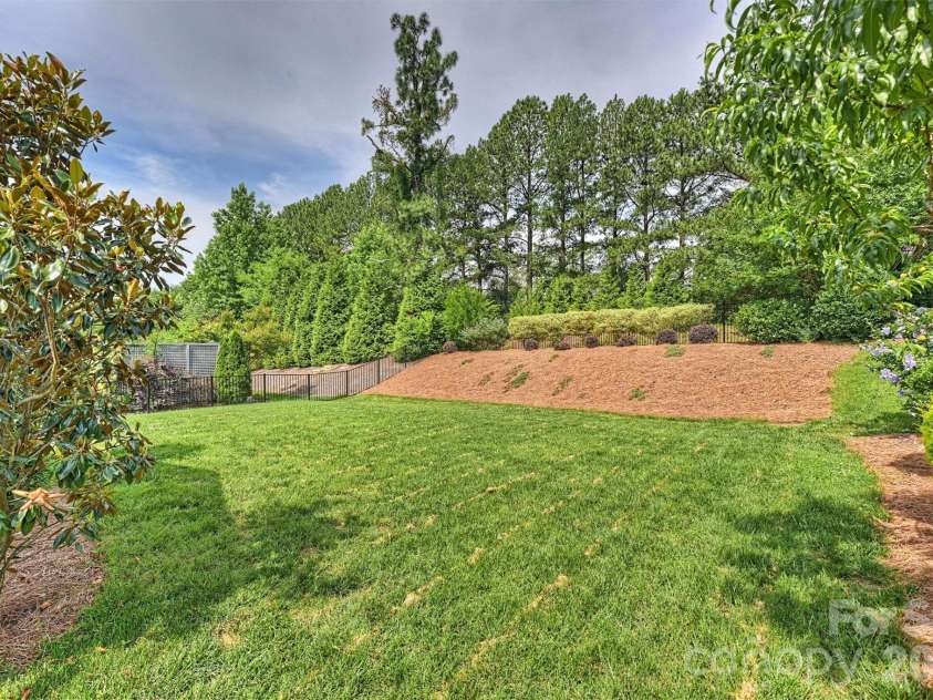 3729 Benseval Lane, Matthews, NC 28105.  MLS# CAR4382542, YatesRealty ID 31842. Great Landscaping