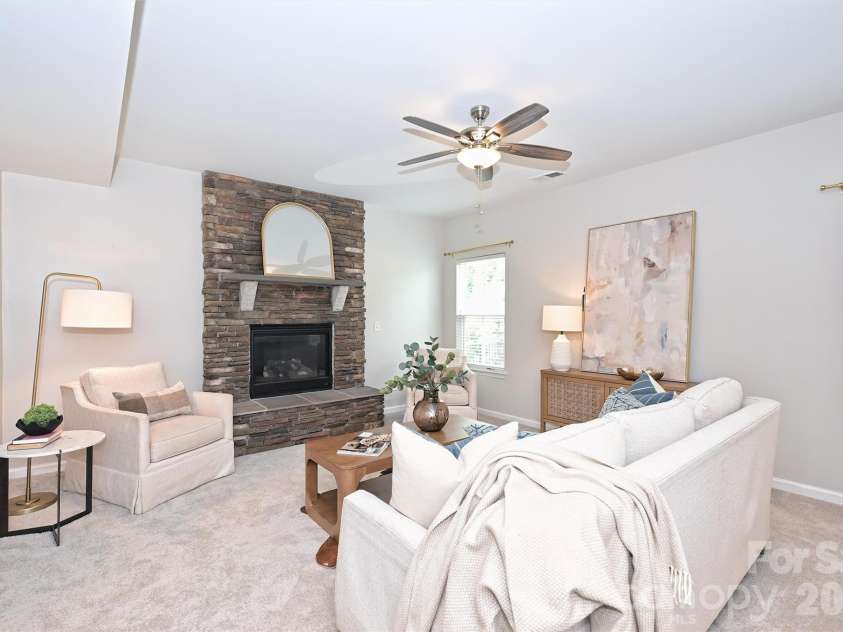 3729 Benseval Lane, Matthews, NC 28105.  MLS# CAR4382542, YatesRealty ID 31842. Great Room