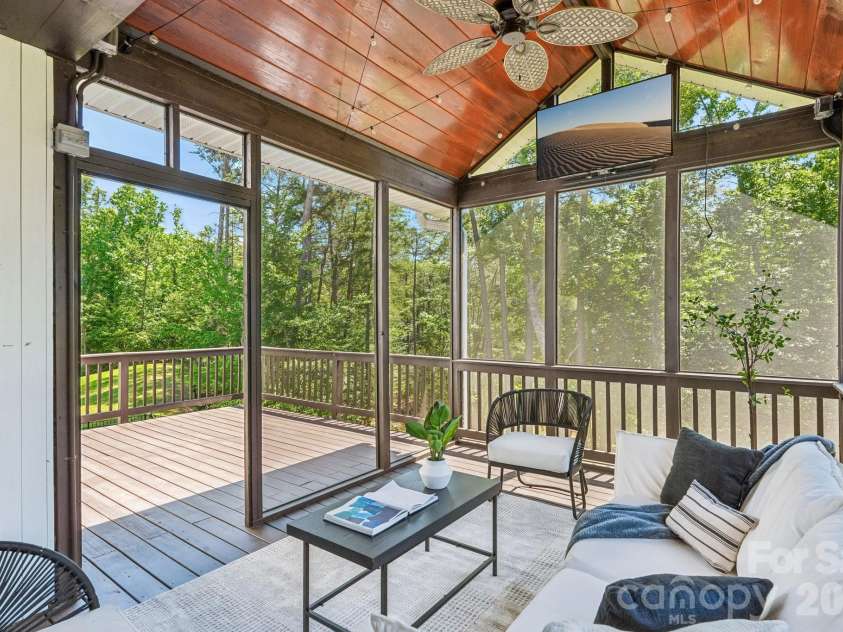 17810 Burnt Hickory Drive, Charlotte, NC 28278.  MLS# CAR4390636, YatesRealty ID 31843. 