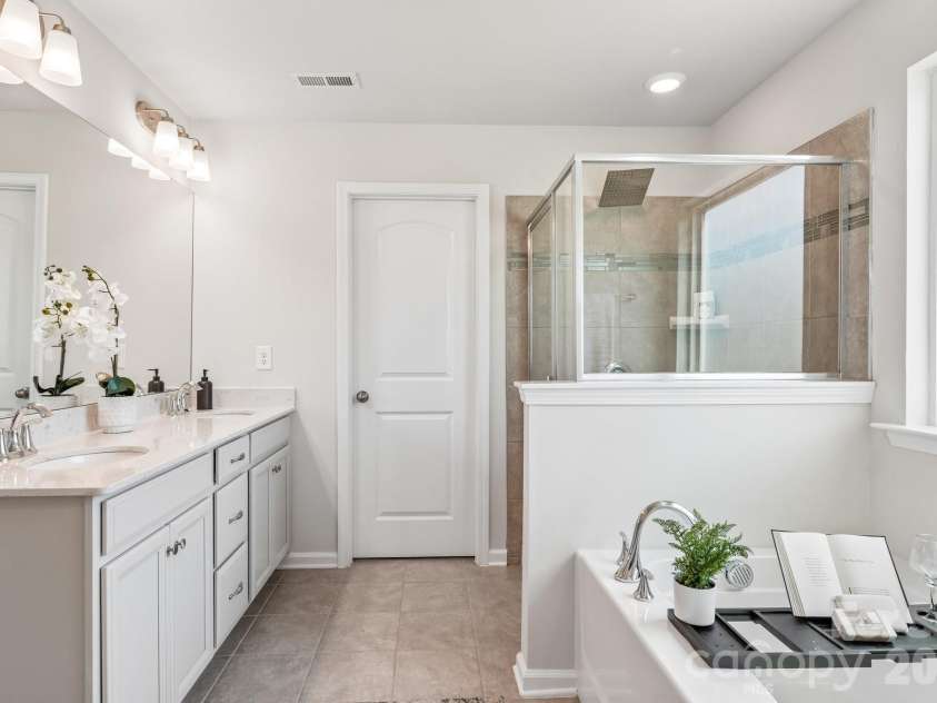 17810 Burnt Hickory Drive, Charlotte, NC 28278.  MLS# CAR4390636, YatesRealty ID 31843. 