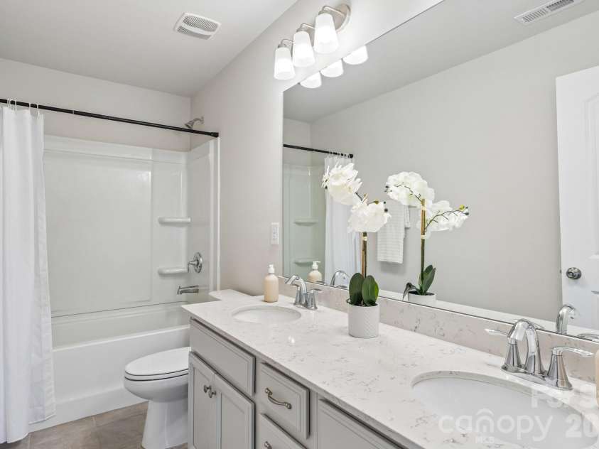 17810 Burnt Hickory Drive, Charlotte, NC 28278.  MLS# CAR4390636, YatesRealty ID 31843. 