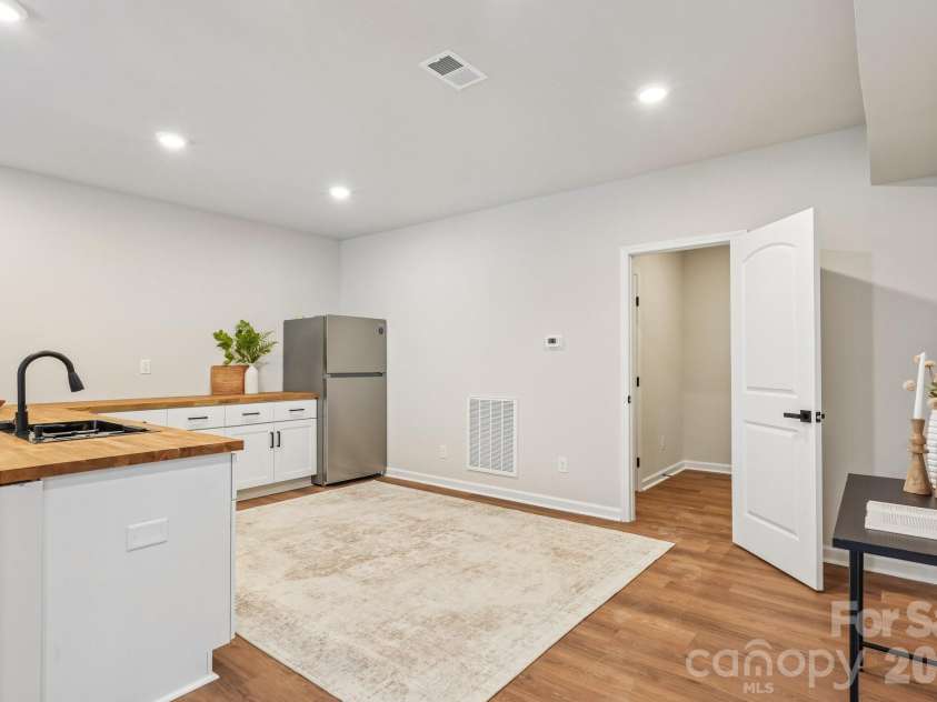 17810 Burnt Hickory Drive, Charlotte, NC 28278.  MLS# CAR4390636, YatesRealty ID 31843. 