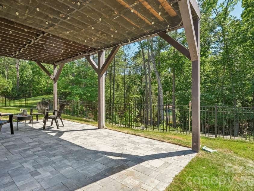 17810 Burnt Hickory Drive, Charlotte, NC 28278.  MLS# CAR4390636, YatesRealty ID 31843. 