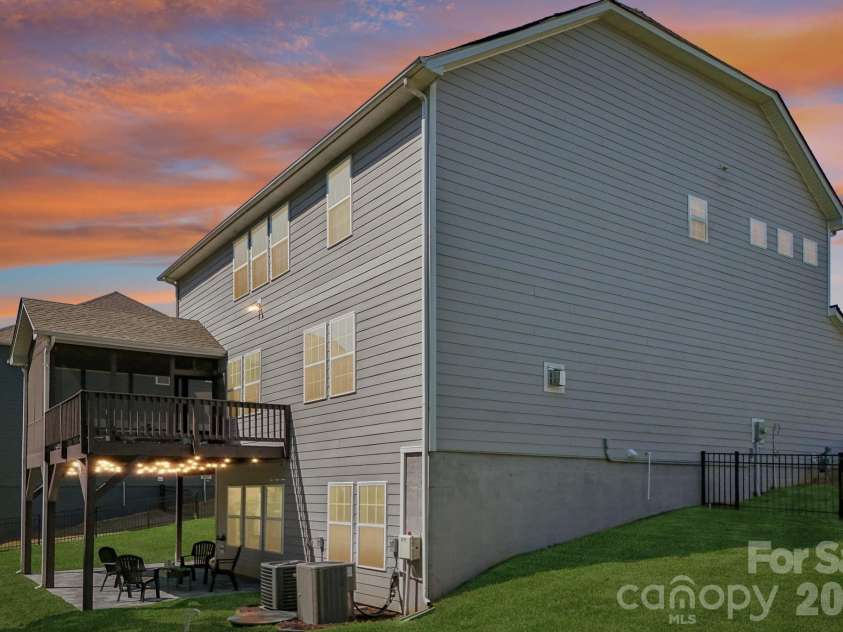 17810 Burnt Hickory Drive, Charlotte, NC 28278.  MLS# CAR4390636, YatesRealty ID 31843. 