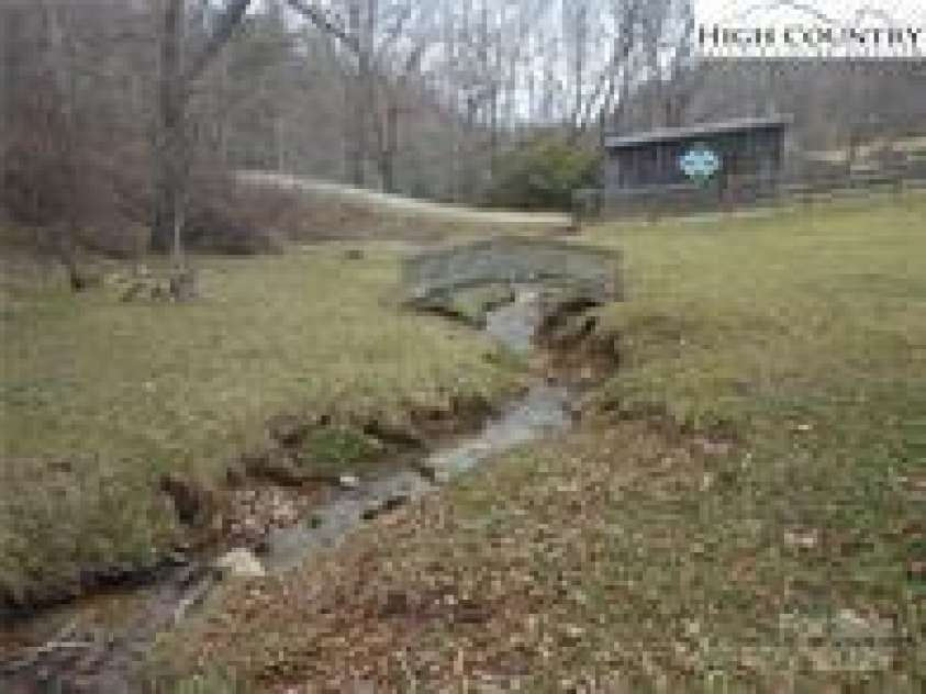 111 Oxford Lane, Blowing Rock, NC 28605.  MLS# CAR4291771, YatesRealty ID 31845. 