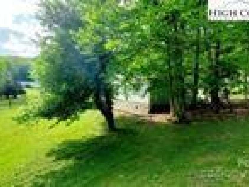 111 Oxford Lane, Blowing Rock, NC 28605.  MLS# CAR4291771, YatesRealty ID 31845. 
