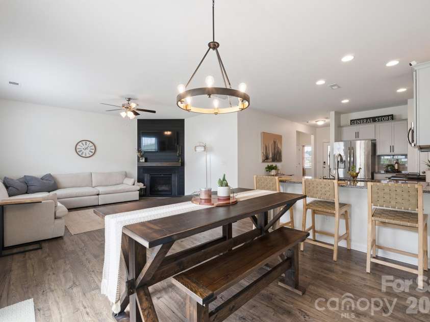 7004 Branch Fork Road, Charlotte, NC 28215.  MLS# CAR4392331, YatesRealty ID 31845. 