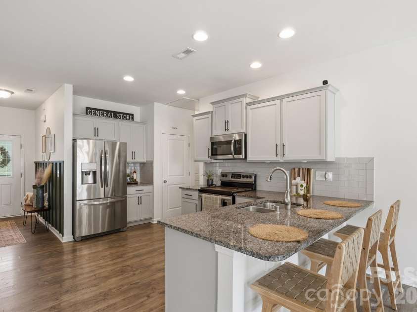 7004 Branch Fork Road, Charlotte, NC 28215.  MLS# CAR4392331, YatesRealty ID 31845. 