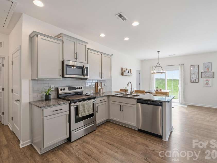 7004 Branch Fork Road, Charlotte, NC 28215.  MLS# CAR4392331, YatesRealty ID 31845. 
