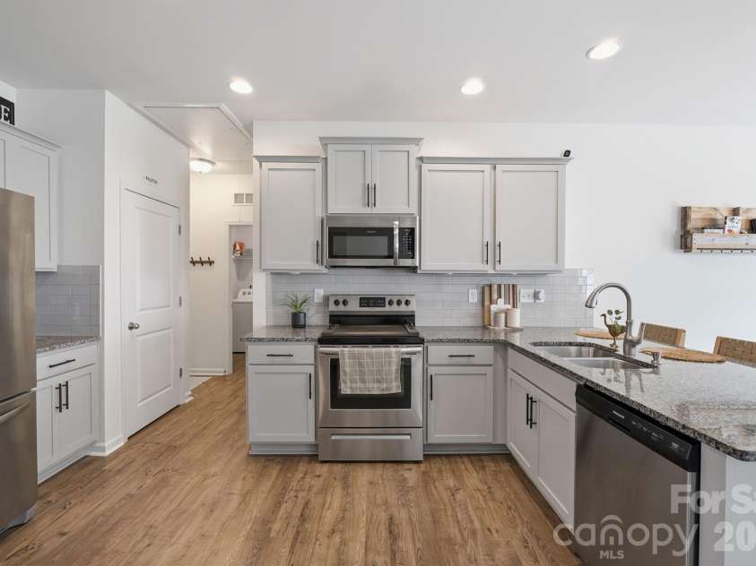 7004 Branch Fork Road, Charlotte, NC 28215.  MLS# CAR4392331, YatesRealty ID 31845. 