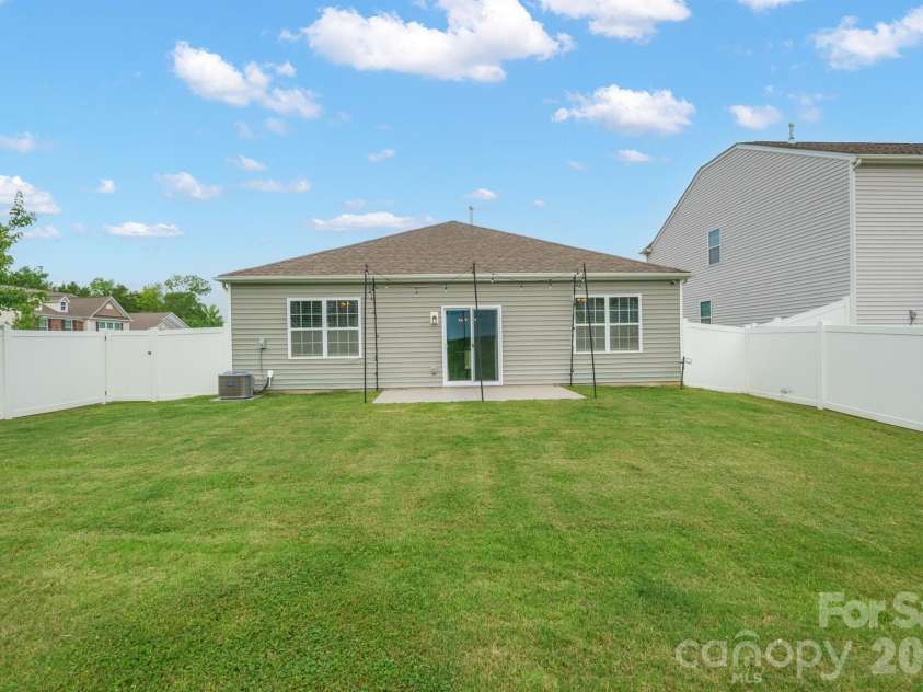 7004 Branch Fork Road, Charlotte, NC 28215.  MLS# CAR4392331, YatesRealty ID 31845. 