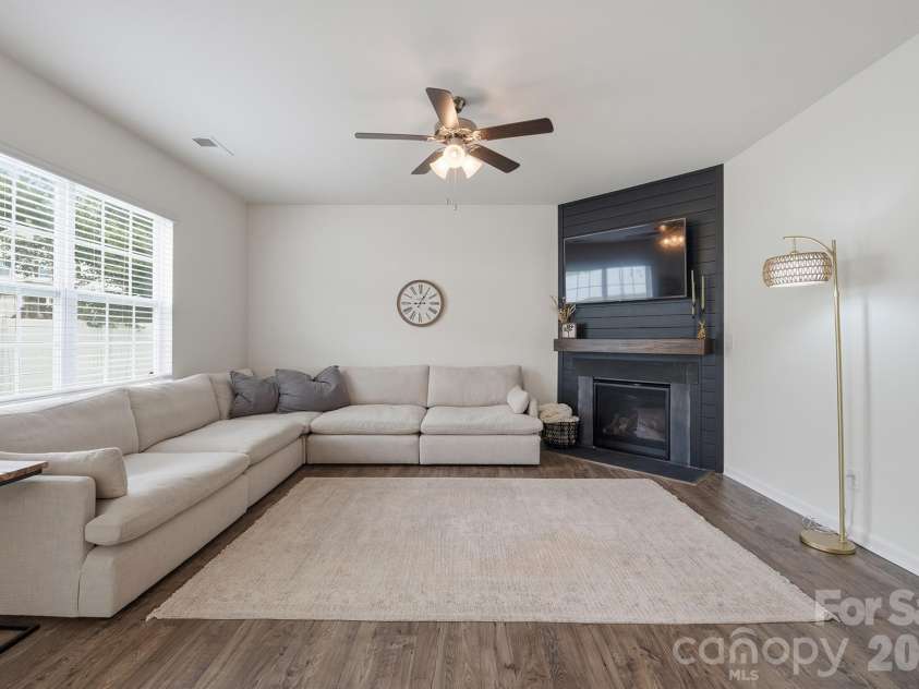 7004 Branch Fork Road, Charlotte, NC 28215.  MLS# CAR4392331, YatesRealty ID 31845. Living Room