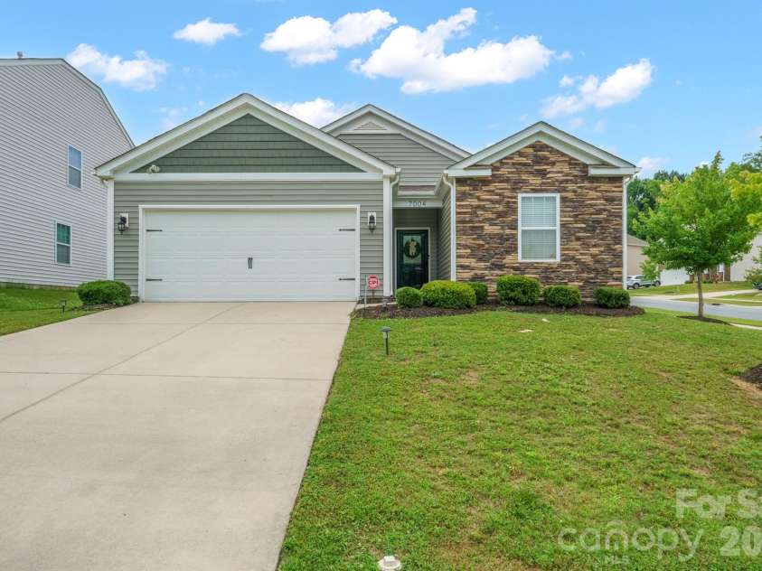 7004 Branch Fork Road, Charlotte, NC 28215.  MLS# CAR4392331, YatesRealty ID 31845. Welcome Home!