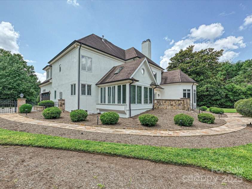 12401 Three Lakes Drive, Charlotte, NC 28277.  MLS# CAR4282747, YatesRealty ID 31846. 