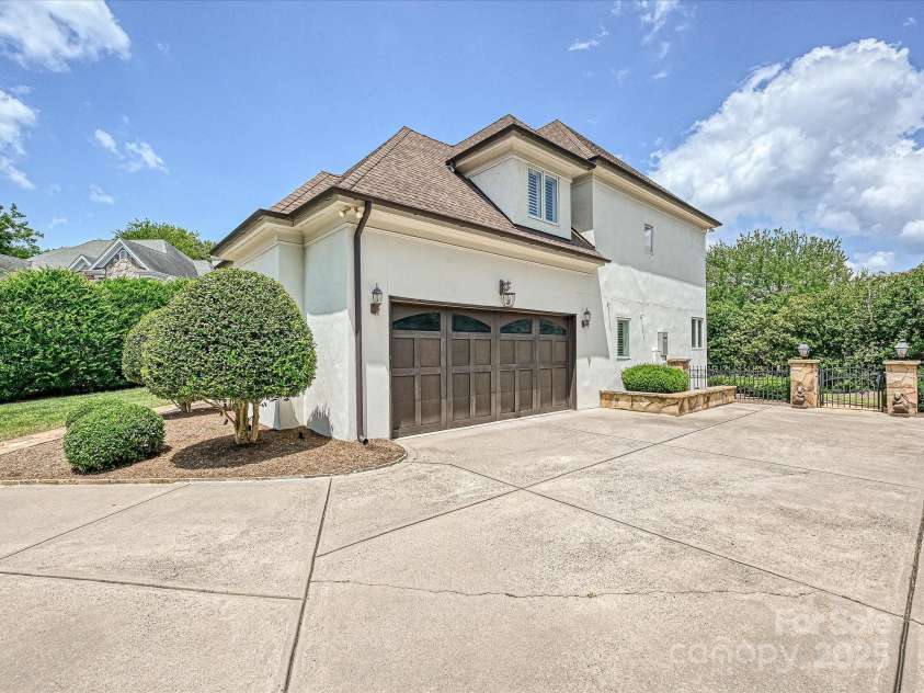 12401 Three Lakes Drive, Charlotte, NC 28277.  MLS# CAR4282747, YatesRealty ID 31846. 