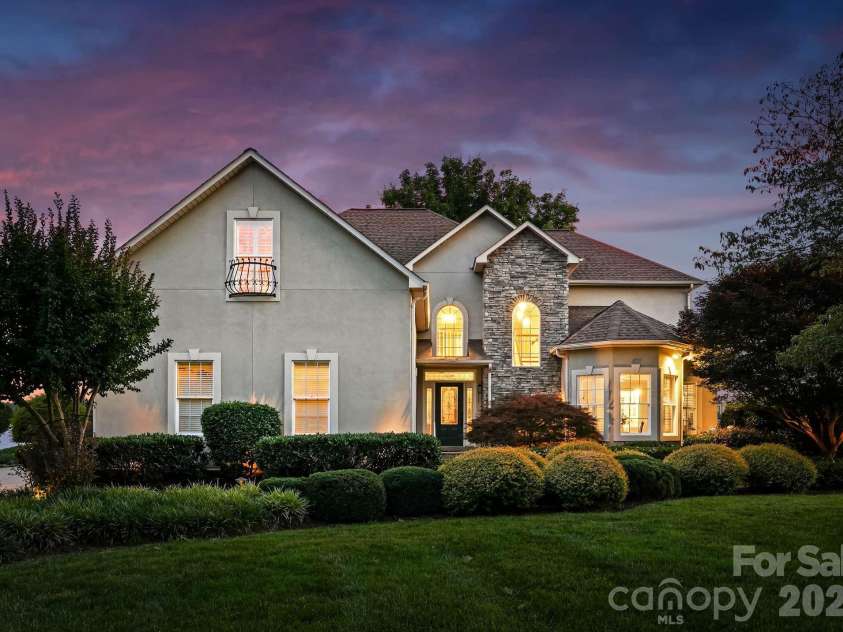 217 Westpaces Road, Mooresville, NC 28117.  MLS# CAR4391335, YatesRealty ID 31846. Beautifully maintained