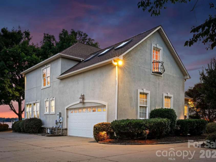 217 Westpaces Road, Mooresville, NC 28117.  MLS# CAR4391335, YatesRealty ID 31846. Inside gated Westview
