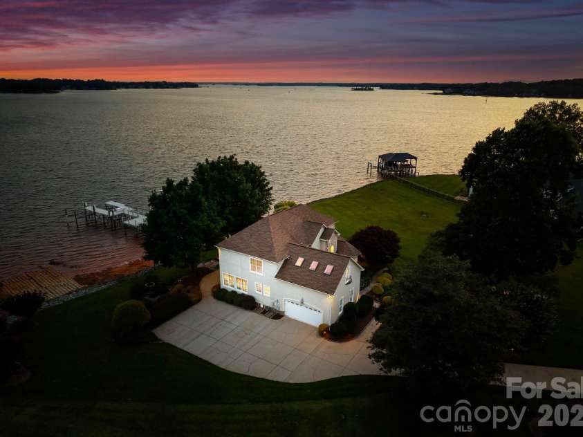 217 Westpaces Road, Mooresville, NC 28117.  MLS# CAR4428949, YatesRealty ID 31846. 