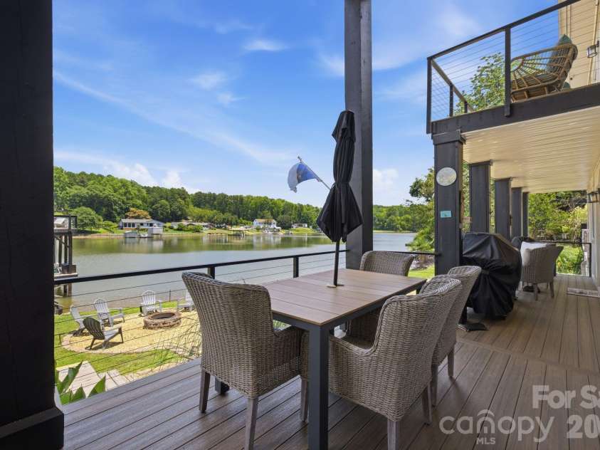 2640 Sadler Road, Charlotte, NC 28278.  MLS# CAR4390704, YatesRealty ID 31847. Deck