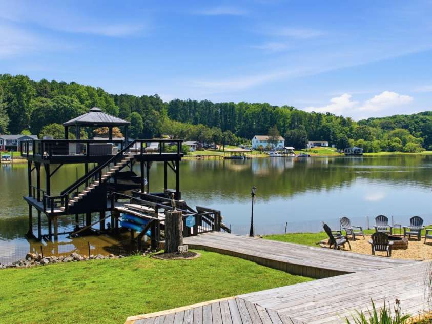 2640 Sadler Road, Charlotte, NC 28278.  MLS# CAR4390704, YatesRealty ID 31847. Dock
