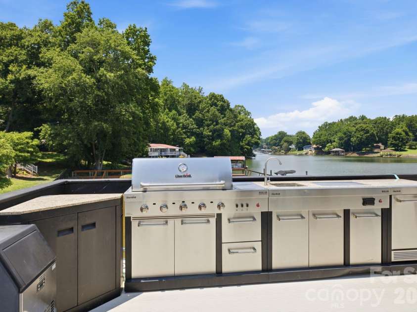 2640 Sadler Road, Charlotte, NC 28278.  MLS# CAR4390704, YatesRealty ID 31847. Dock