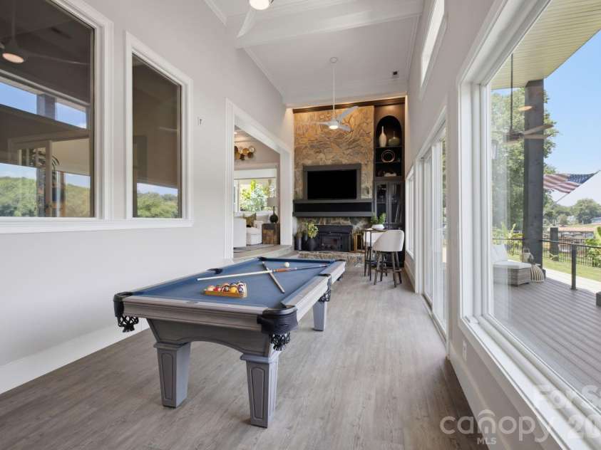 2640 Sadler Road, Charlotte, NC 28278.  MLS# CAR4390704, YatesRealty ID 31847. Flex Space