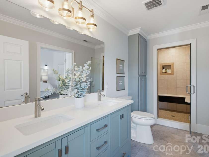 2640 Sadler Road, Charlotte, NC 28278.  MLS# CAR4390704, YatesRealty ID 31847. Full Bathroom