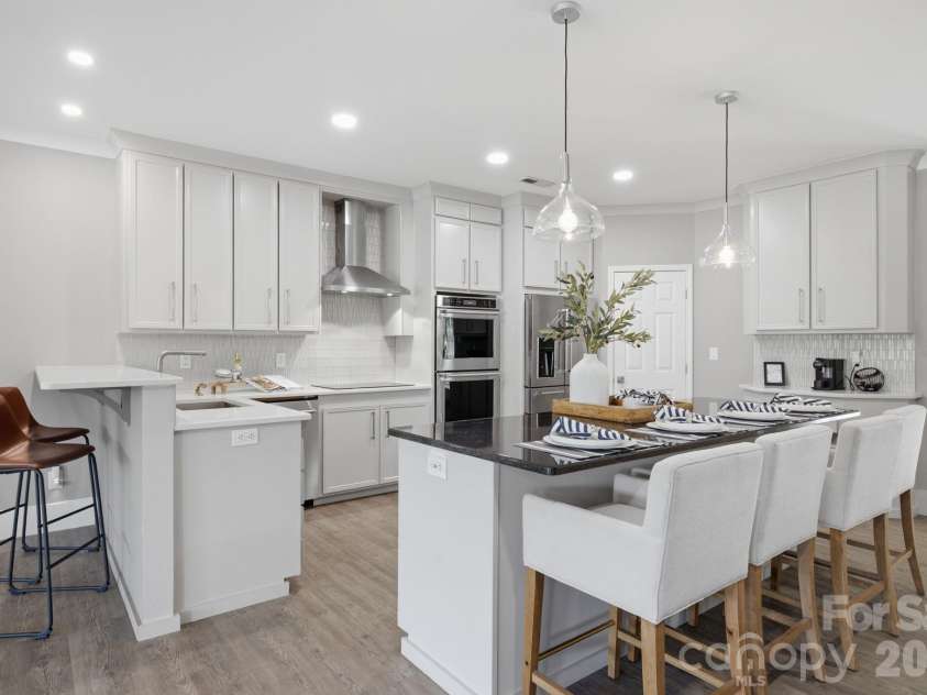 2640 Sadler Road, Charlotte, NC 28278.  MLS# CAR4390704, YatesRealty ID 31847. Kitchen