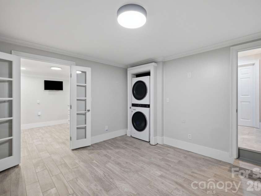 2640 Sadler Road, Charlotte, NC 28278.  MLS# CAR4390704, YatesRealty ID 31847. Laundry