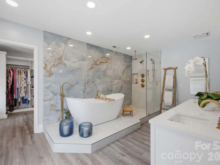 2640 Sadler Road, Charlotte, NC 28278.  MLS# CAR4390704, YatesRealty ID 31847. Primary Bathroom