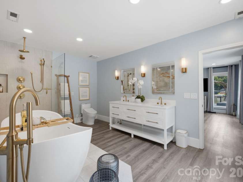 2640 Sadler Road, Charlotte, NC 28278.  MLS# CAR4390704, YatesRealty ID 31847. Primary Bathroom