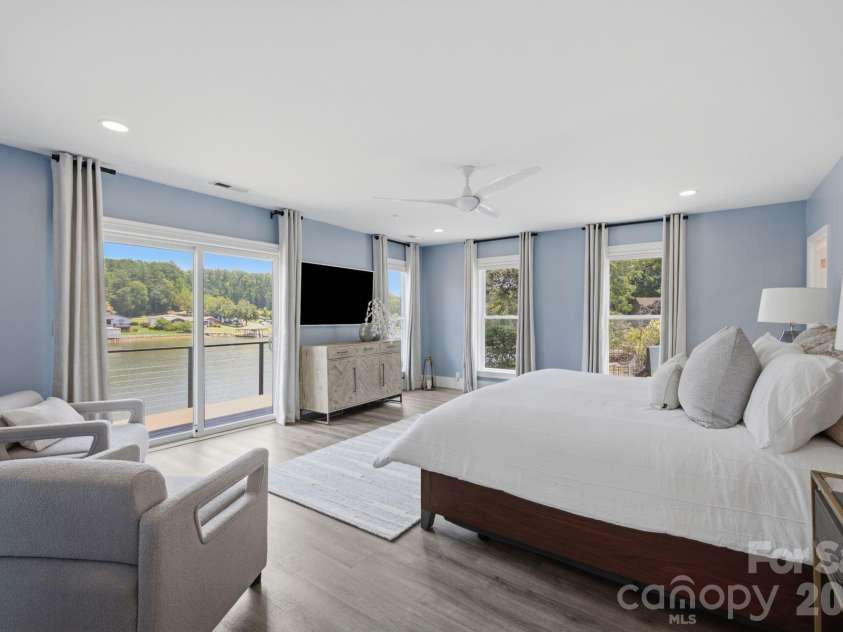 2640 Sadler Road, Charlotte, NC 28278.  MLS# CAR4390704, YatesRealty ID 31847. Primary Bedroom