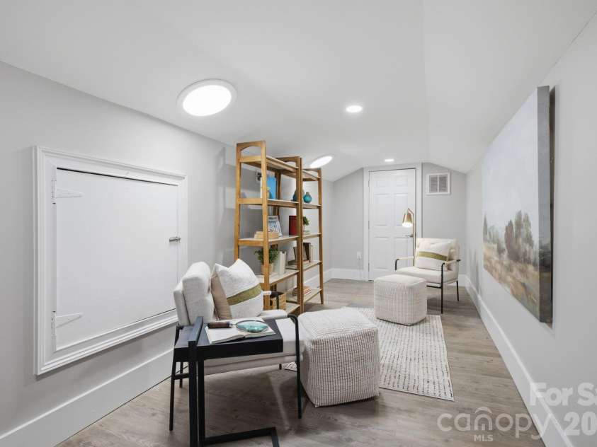 2640 Sadler Road, Charlotte, NC 28278.  MLS# CAR4390704, YatesRealty ID 31847. Walk-In Closet