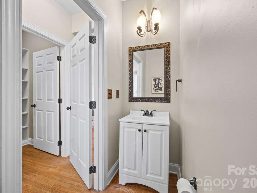 117 Turkey Hunt Court, Marvin, NC 28173.  MLS# CAR4390303, YatesRealty ID 31848. Half bath