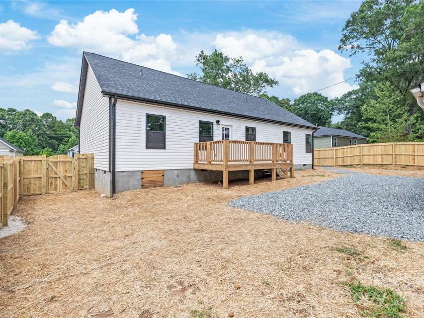 19 Lakewood Court, Concord, NC 28027.  MLS# CAR4287540, YatesRealty ID 31848. 