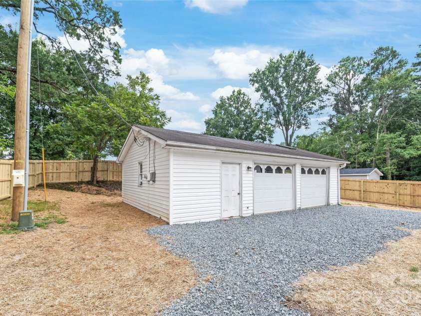 19 Lakewood Court, Concord, NC 28027.  MLS# CAR4287540, YatesRealty ID 31848. 