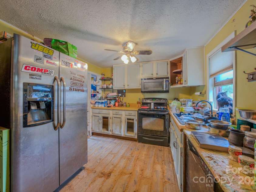 129 Harrison Street, Swannanoa, NC 28778.  MLS# CAR4283944, YatesRealty ID 31851. 