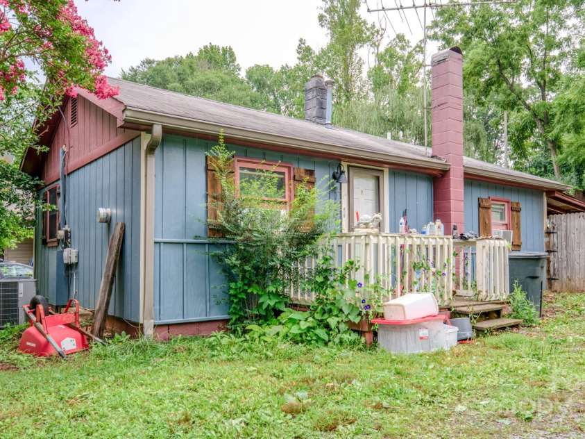 129 Harrison Street, Swannanoa, NC 28778.  MLS# CAR4283944, YatesRealty ID 31851. 