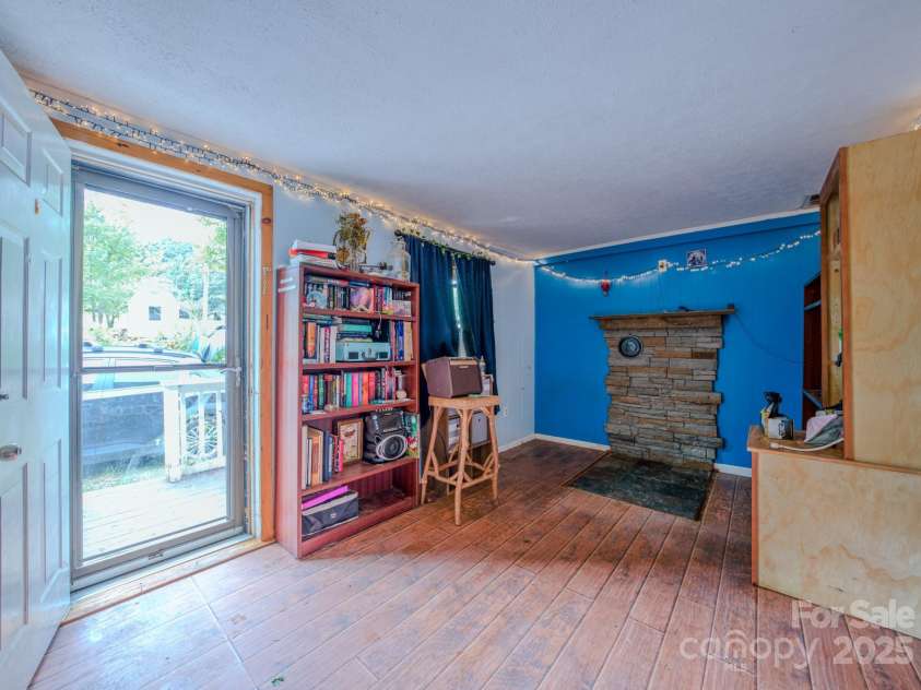 129 Harrison Street, Swannanoa, NC 28778.  MLS# CAR4283944, YatesRealty ID 31851. Living room