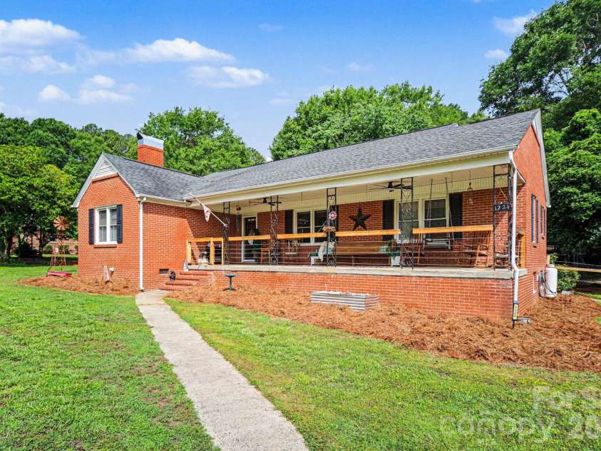 1224 Petes Road, Lincolnton, NC 28092.  MLS# CAR4392761, YatesRealty ID 31852. 