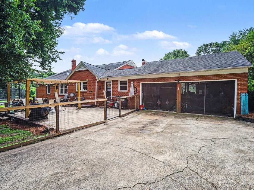 1224 Petes Road, Lincolnton, NC 28092.  MLS# CAR4392761, YatesRealty ID 31852. 