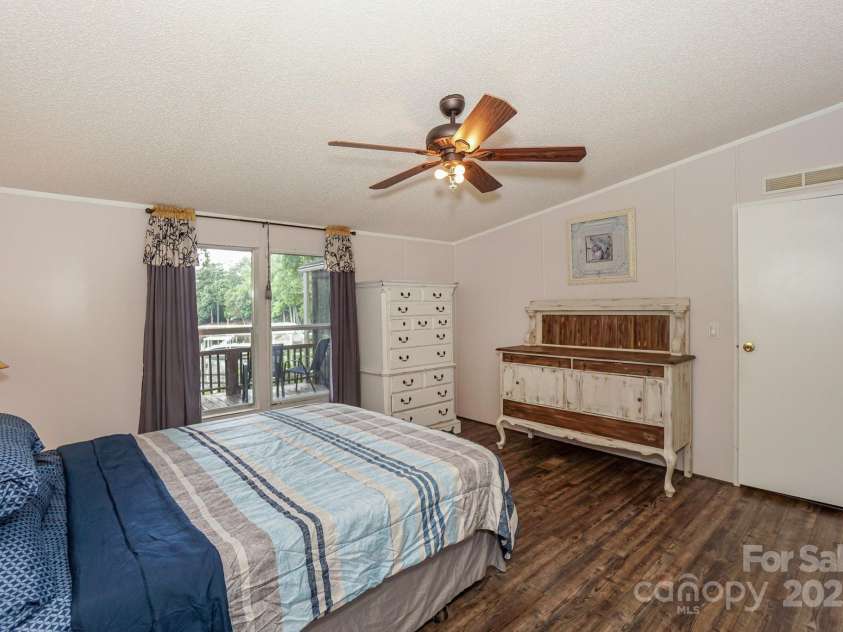 136 Buttercup Drive, Mooresville, NC 28117.  MLS# CAR4284193, YatesRealty ID 31853. Large primary bedroom.